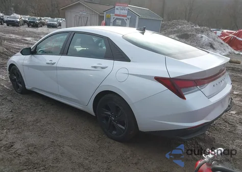2022 Hyundai Elantra Sel z USA, uszkodzony, nr VIN 5NPLM4AG6NH069452